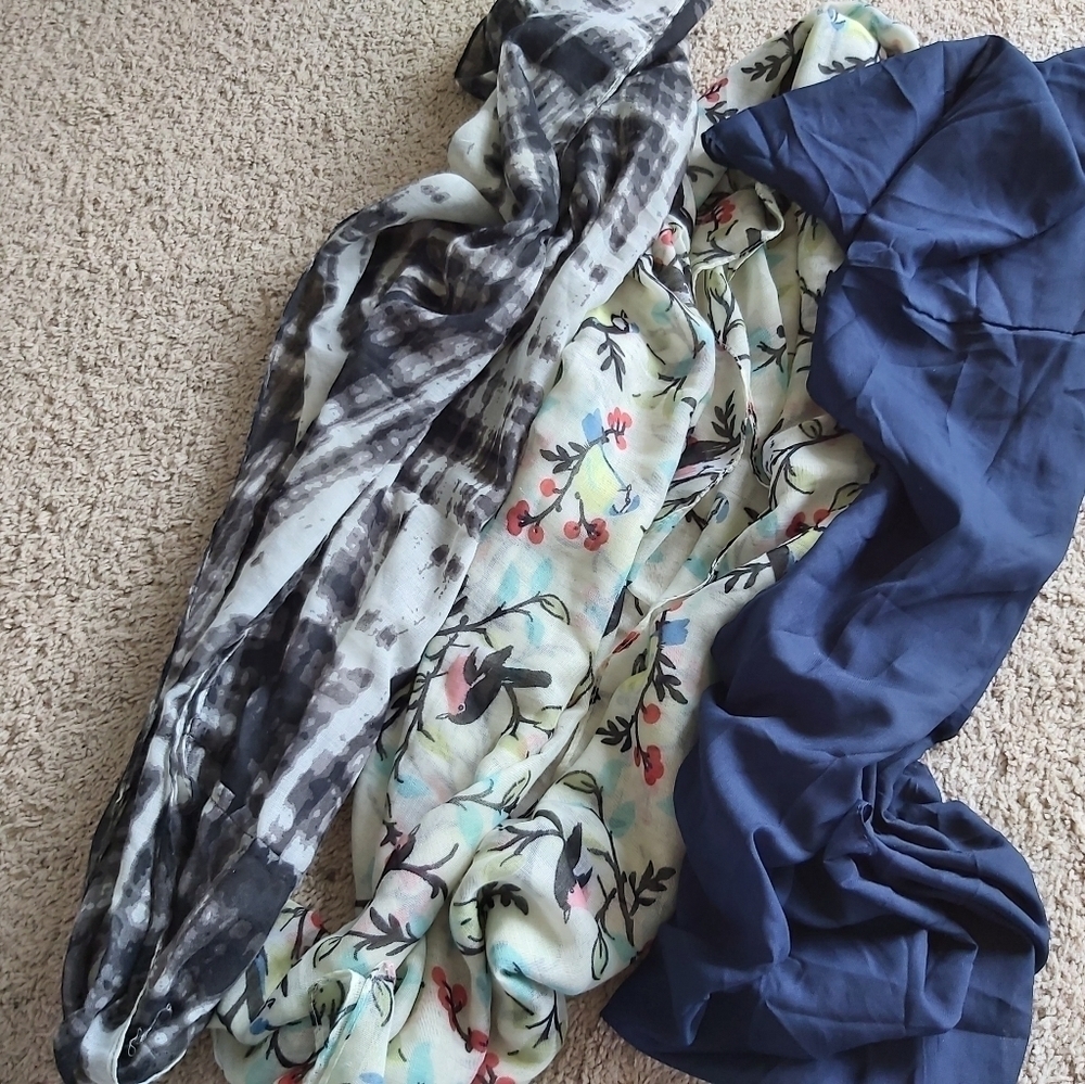 3 SCARVES// B2B